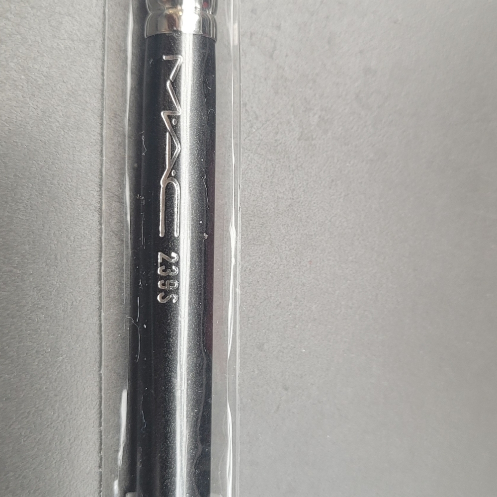 Eye shadow brush - Picture 2 of 2
